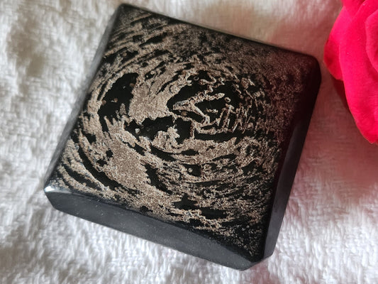 Lourd et gros bouton vintage noir imitation bois carré 3,5 cm ref 810