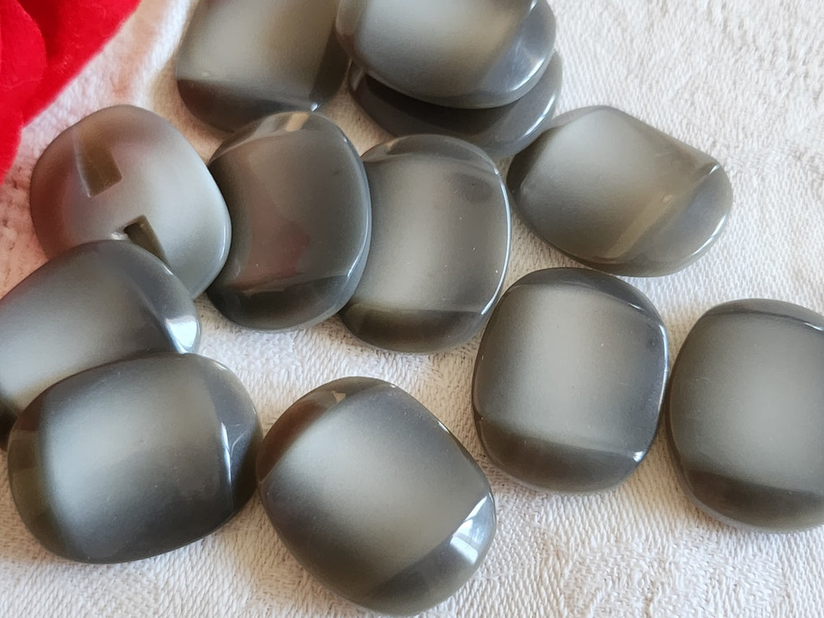 Lot 6 boutons vintage gros rectangle gris 2,2 cm sur 2,7 cm ref 6576