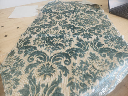 Ancien coupon de tissu tapisserie bleu écru fauteuil 133 sur 50 cm B4