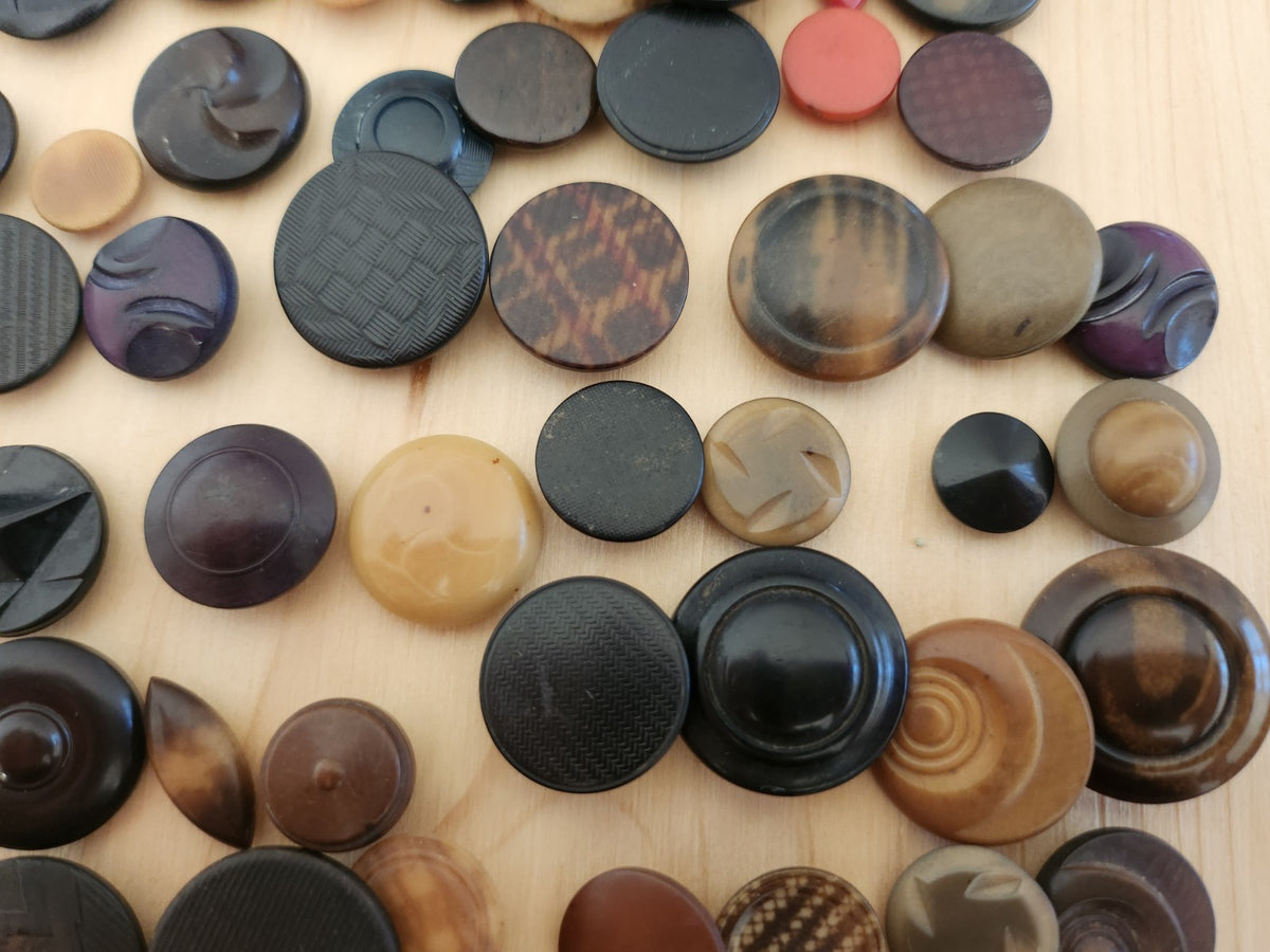 Lot 100 boutons anciens en corozo à pied 1 cm à 2 cm N°3 T10
