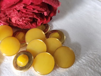 Lot 6 jolis  boutons vintage jaune  cercle metal doré pied 1,8 cm ref 2244