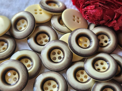 Lot 24 boutons vintage creme gris 1,7 cm trous ref 5907