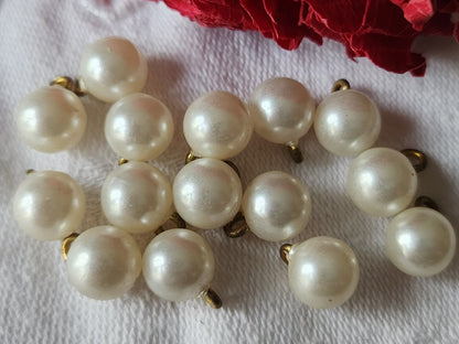Lot 12 mini  boutons vintage grelots blanc satiné acrylique 0,8 cm ref 3661