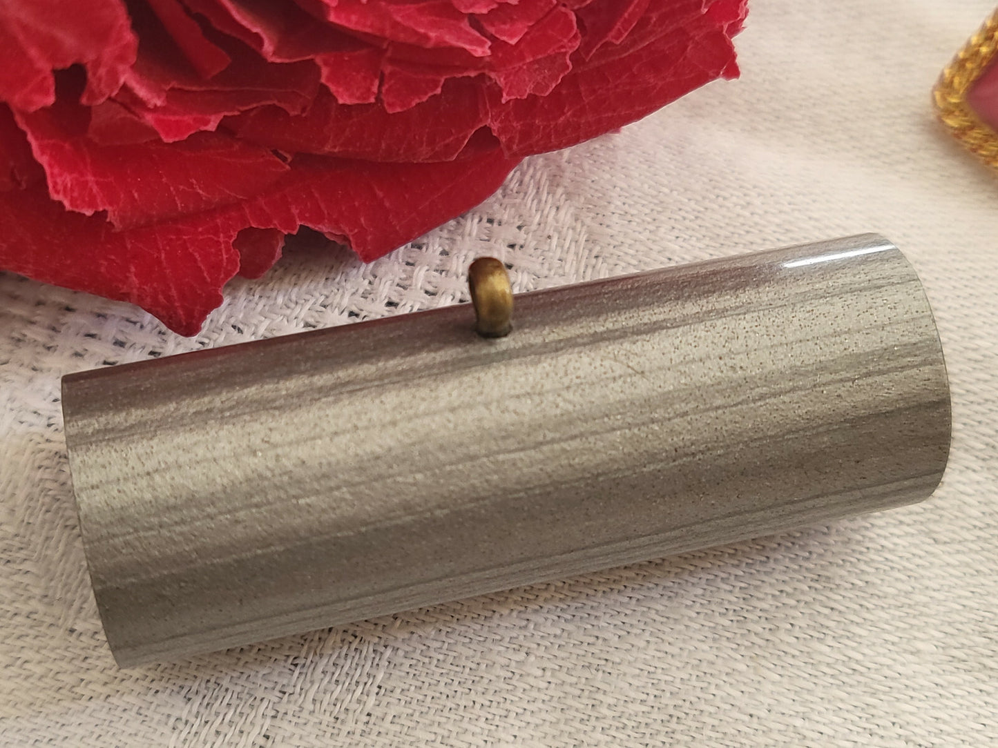 Énorme bouton ancien cylindrique gris veiné pied laiton 4,5 cm ref 580