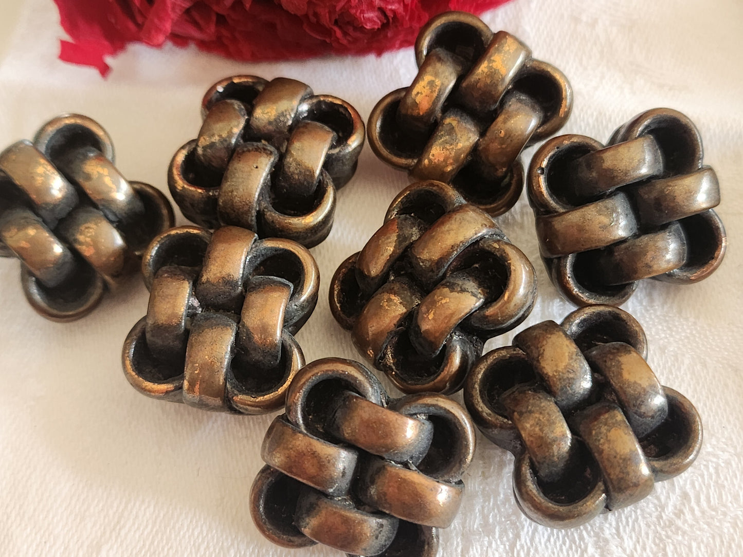 Lot 8 volumineux boutons vintage effet cuivré résine 2,4 cm ref 109