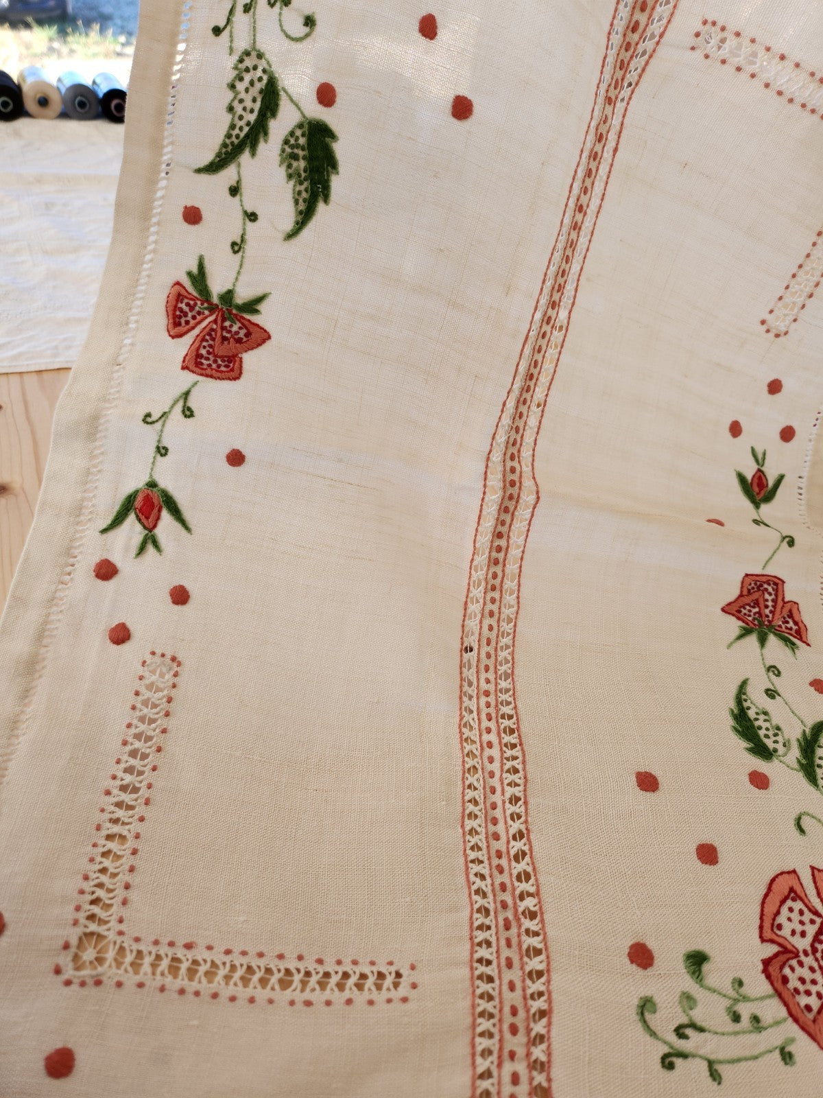 Superbe napperon ancien fil tiré ajouré broderie rose 49 sur 34,5 cm B8