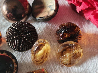 Lot 10 boutons anciens en verre panaché  marron 1,1 à1,3 cm G4R