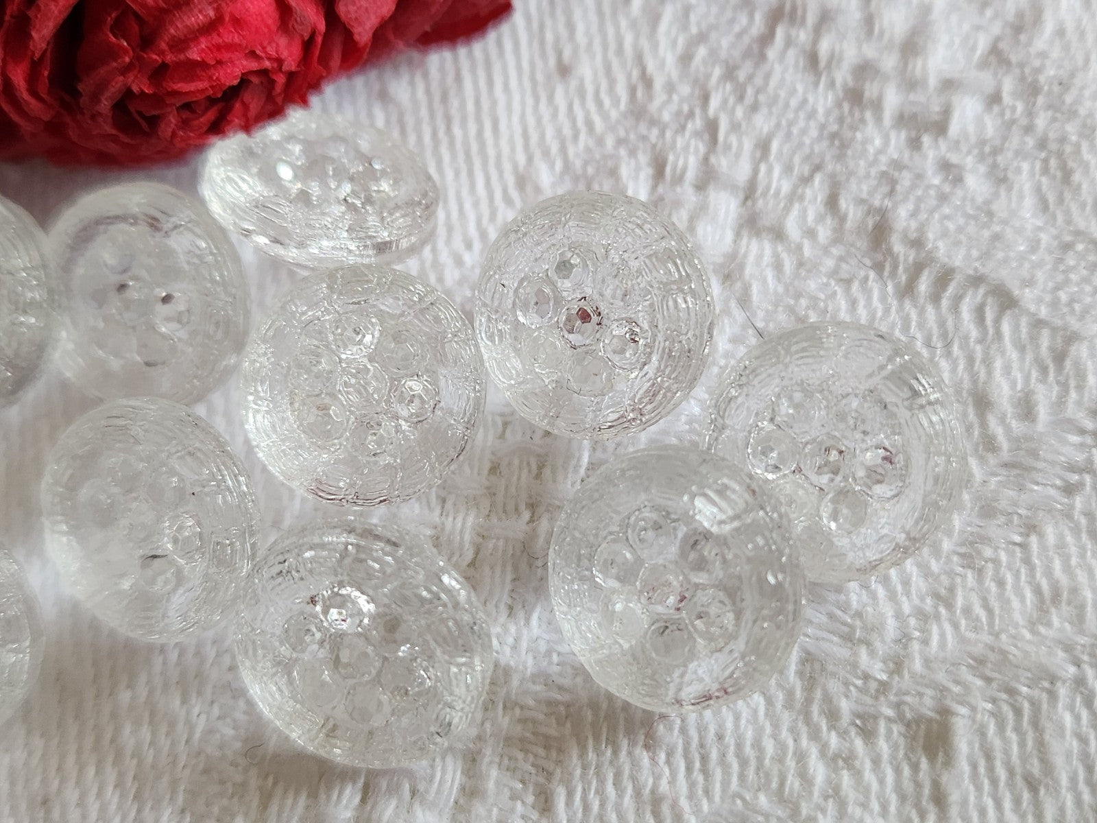 Lot 10 boutons anciens en verre transparents mini  1,1 cm pied ref 1097