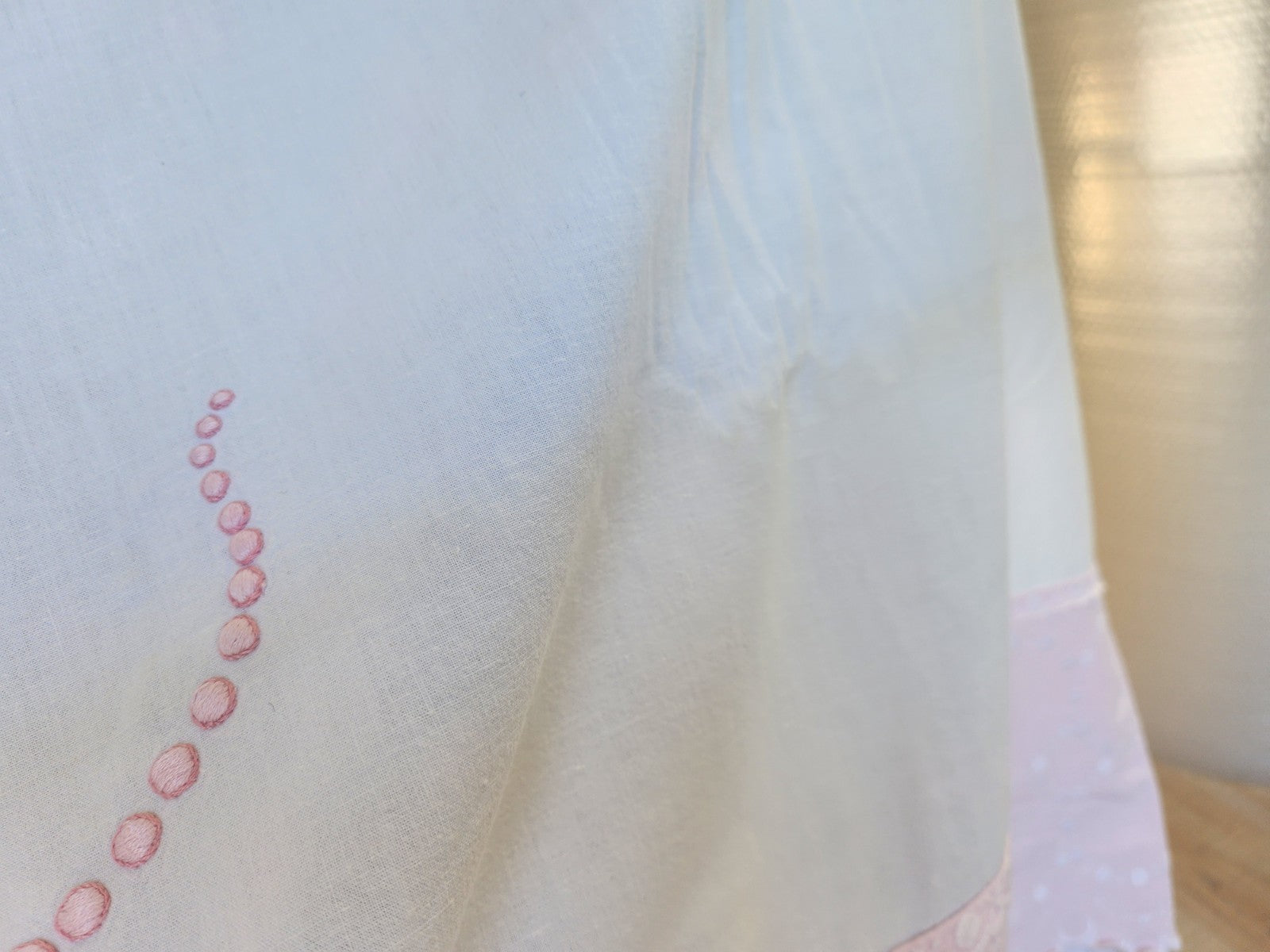 Ancien drap  monogramme HK rose  galon 225 cmsur  285 cm B7