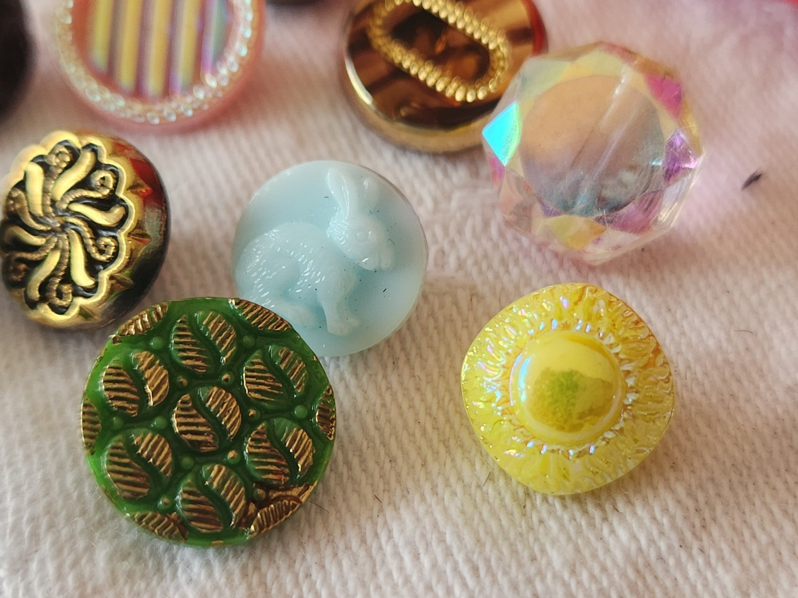 Lot 10 boutons anciens en verre multicolore  panaché 1,1  à 1,4 cm ref 6388
