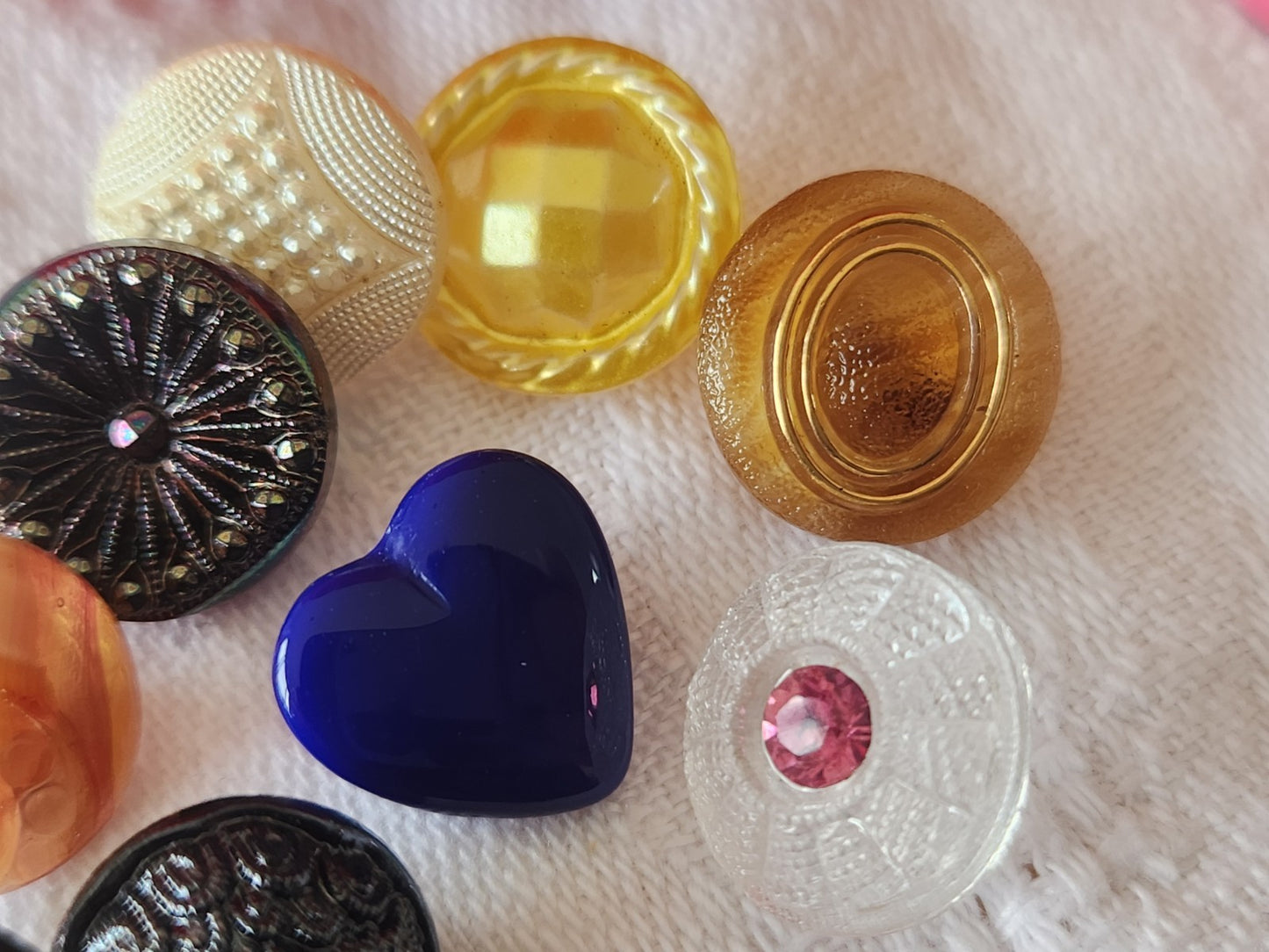 Lot 10 boutons anciens en verre multicolore  panaché 1,3 cm ref 3945