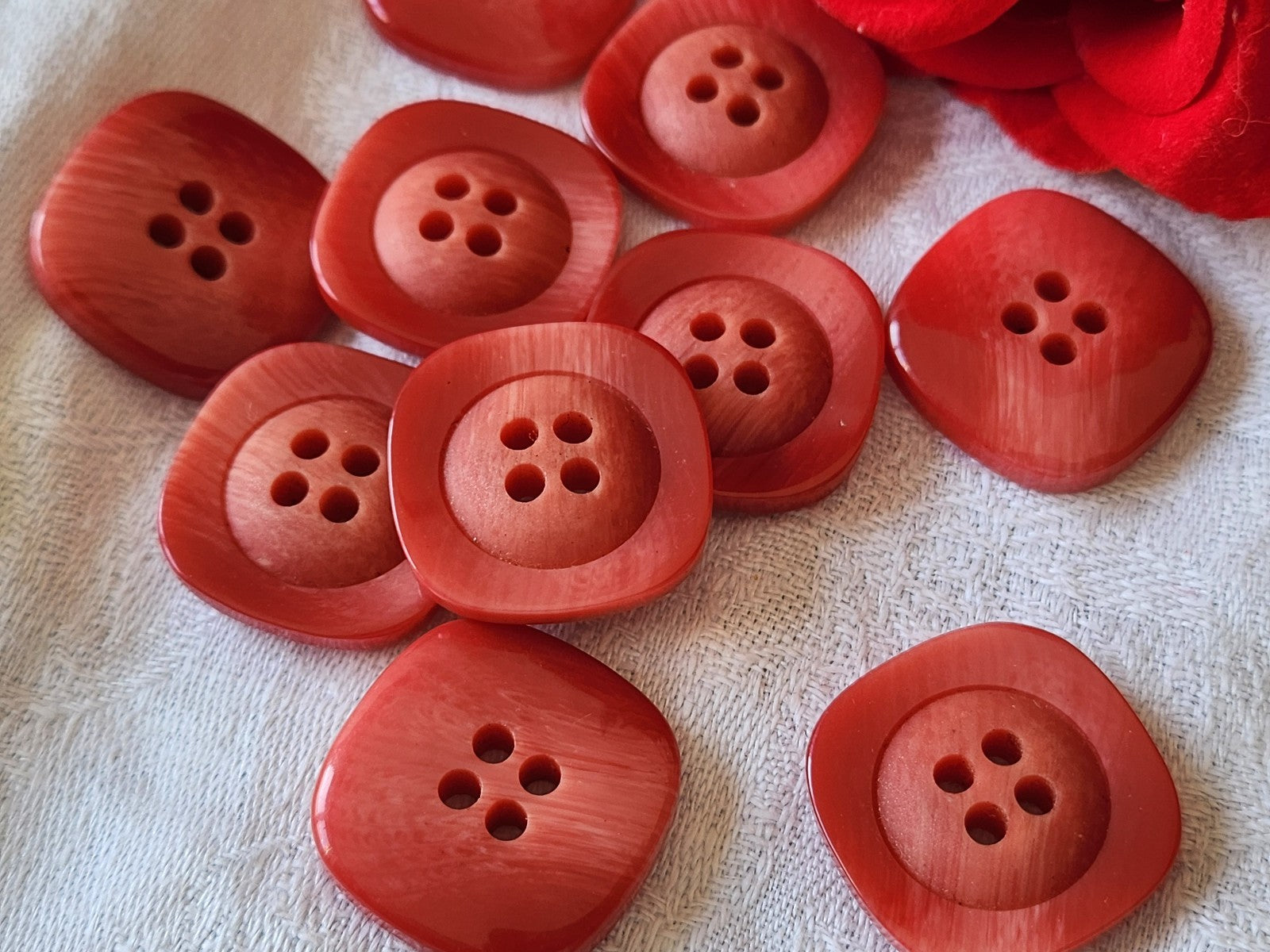 Lot 10 boutons vintage rouge rosé mat 2,4 cm ref 6005