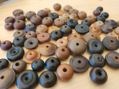 Lot  boutons anciens en corozo dit "sifflets" listing 1,1 à 1,8 cm photo  T10