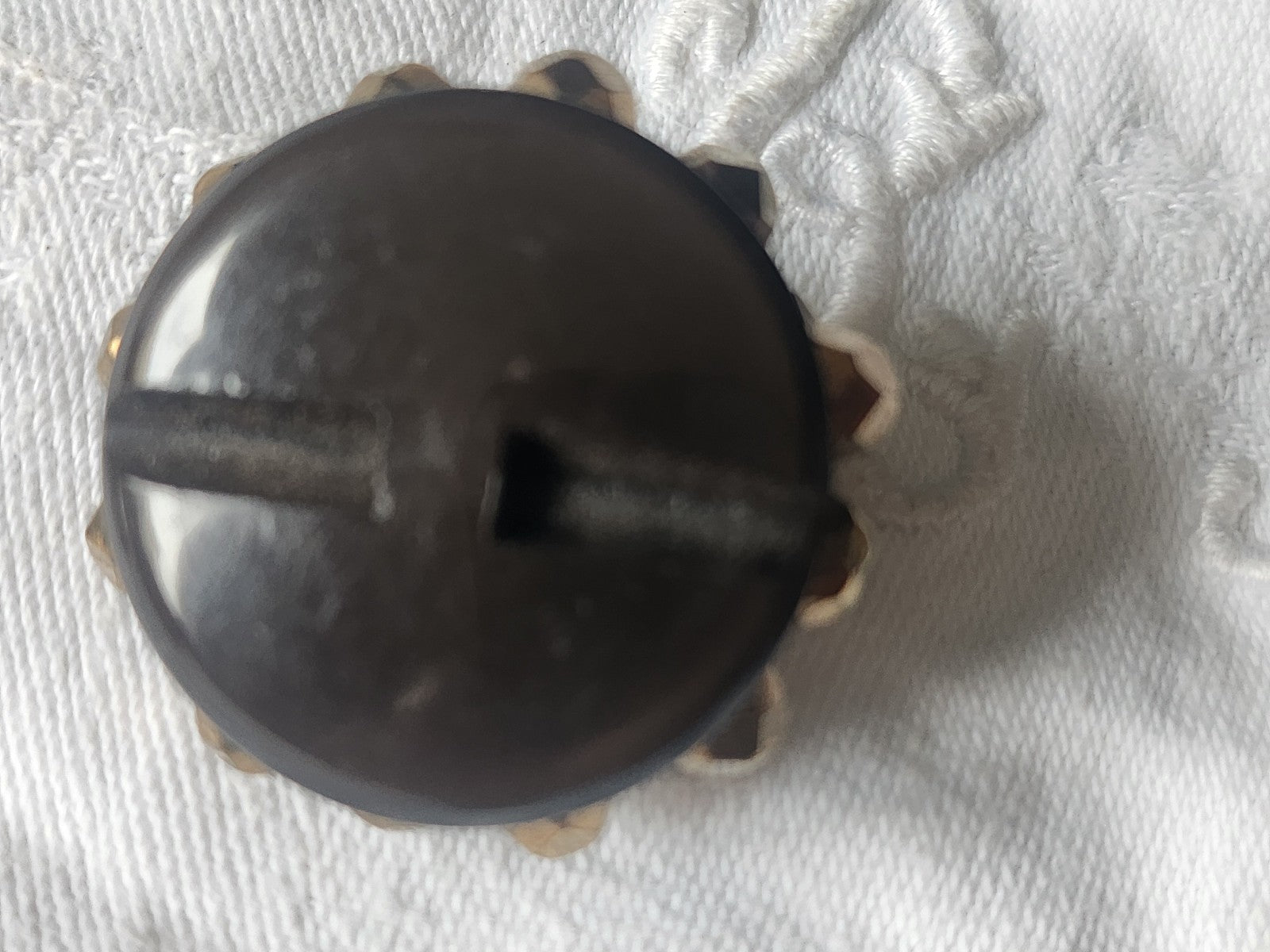 Enorme bouton ancien diametre au max: 3,5 cm verre metal vintage D16P