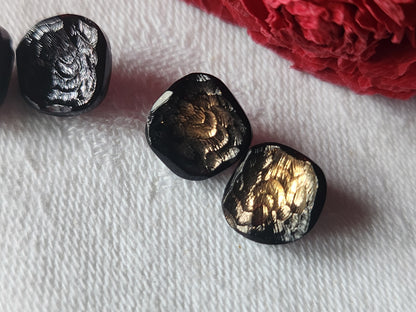 Lot 4 mini  boutons anciens en verre 0,9 cm sur 1 cm G12E
