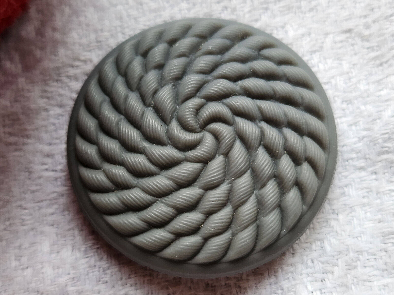 Gros bouton ancien gris mat  en verre spirale 3,1  cm G14O