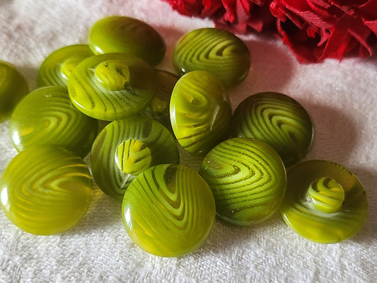 Lot 14 boutons vintage verts veiné transparent pied 1,8 cm ref 5113