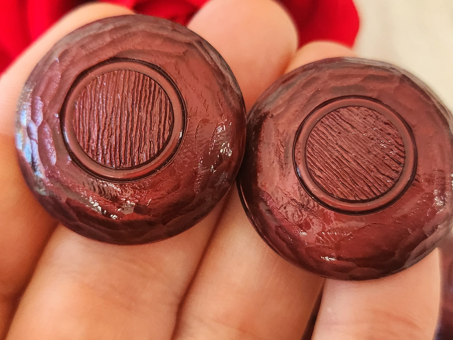 Lot 6 gros boutons vintage lie de vin lumineux rouge 3 cm pied ref 6082 **