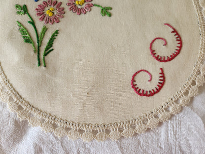 Napperon ancien broderie main jamais utilisé fleur couleur lin 20 cm B6