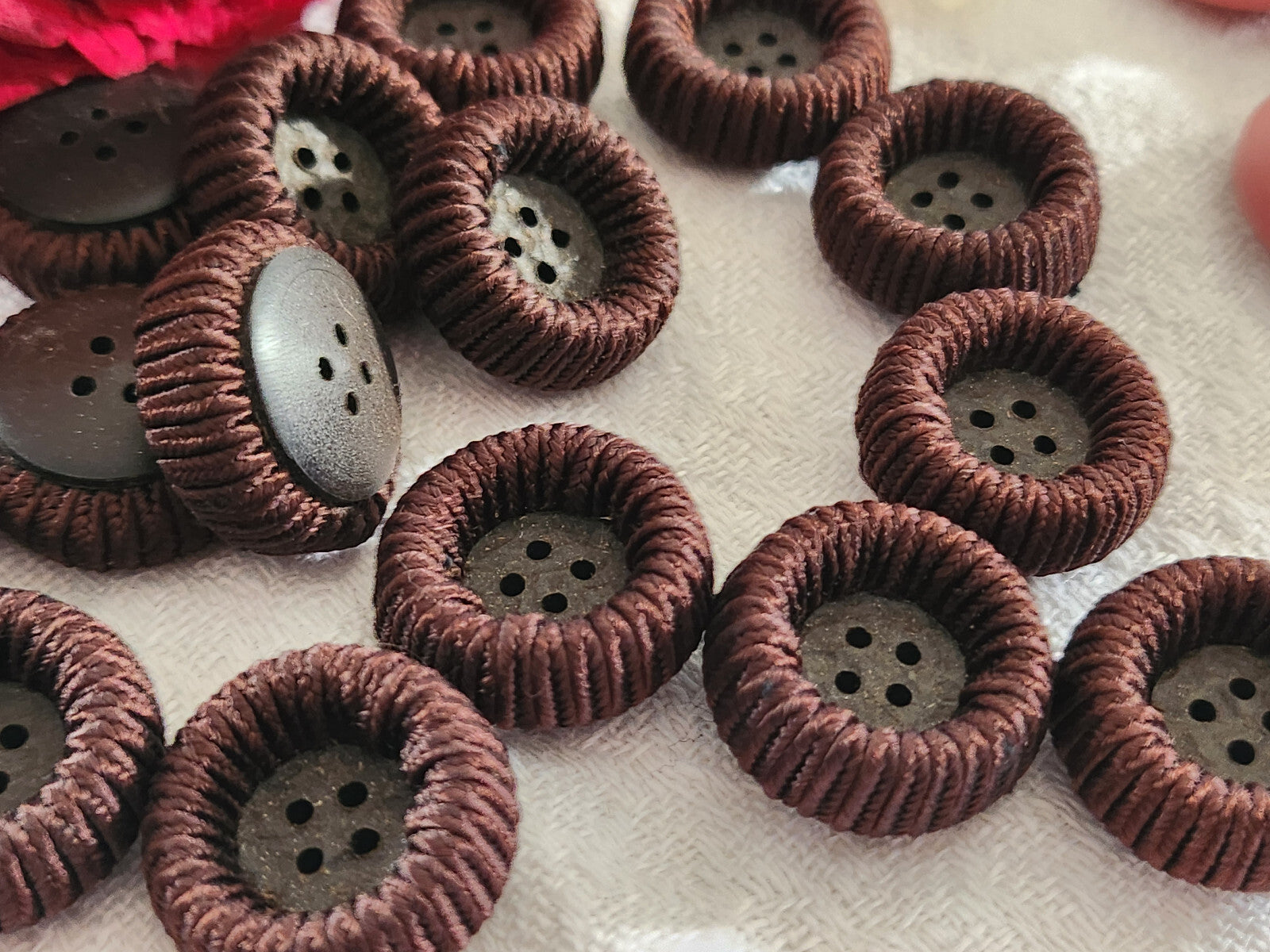 Lot 6 boutons anciens vintage passementerie marron 1,8 cm ref 947