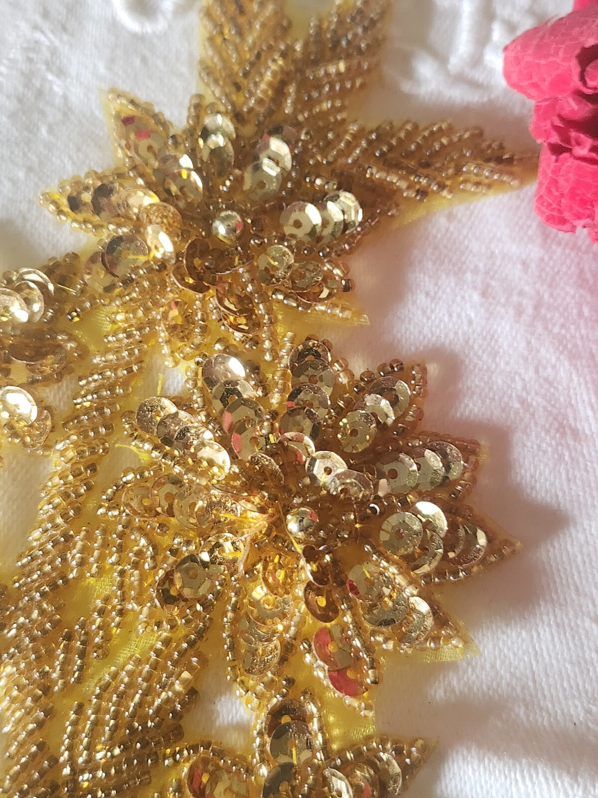 Grosse broderie perlé or vintage  ornement application 16 cm T1