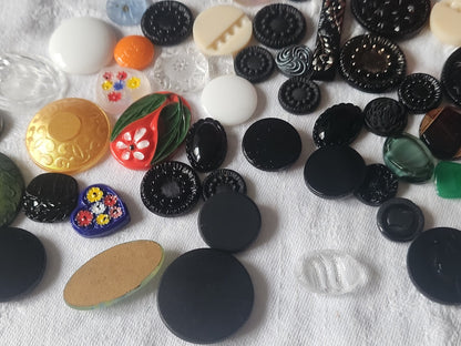 Lot 50 cabochons anciens en verre vintage panaché N°3   T2