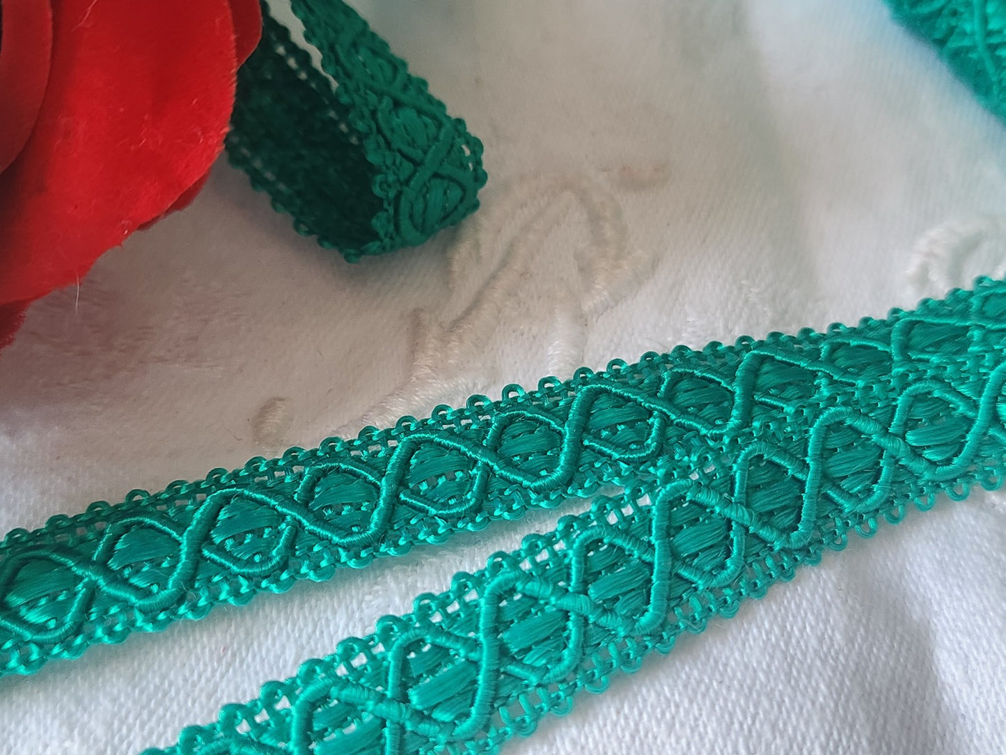 Galon vintage vert satiné 3 métres sur 1,3 cm A3