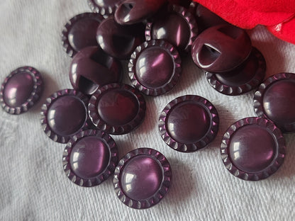 Lot  17 boutons vintage violet nacré lumineux travaillé pied 1,4 cm ref 5124