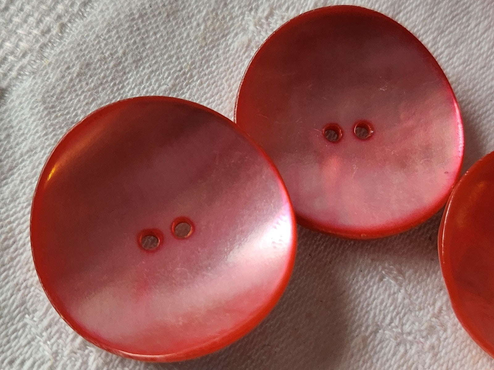 Lot 4 gros bouton vintage en nacre rose flashy incurvé 3,2 cm ref 1232