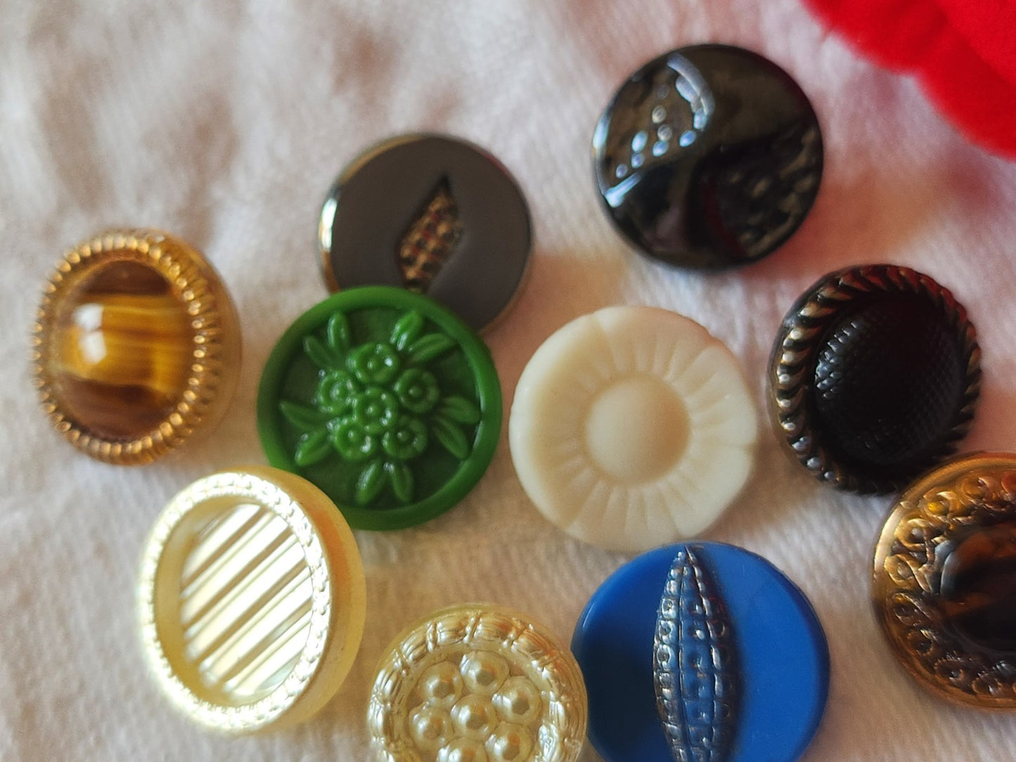 Lot 10 boutons anciens en verre multicolore  panaché 1,1 à 1,4 cm ref 6063