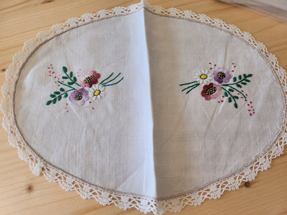 Napperon ancien lin légèrement gris  broderie fleur  23 Sur 33 cm B7