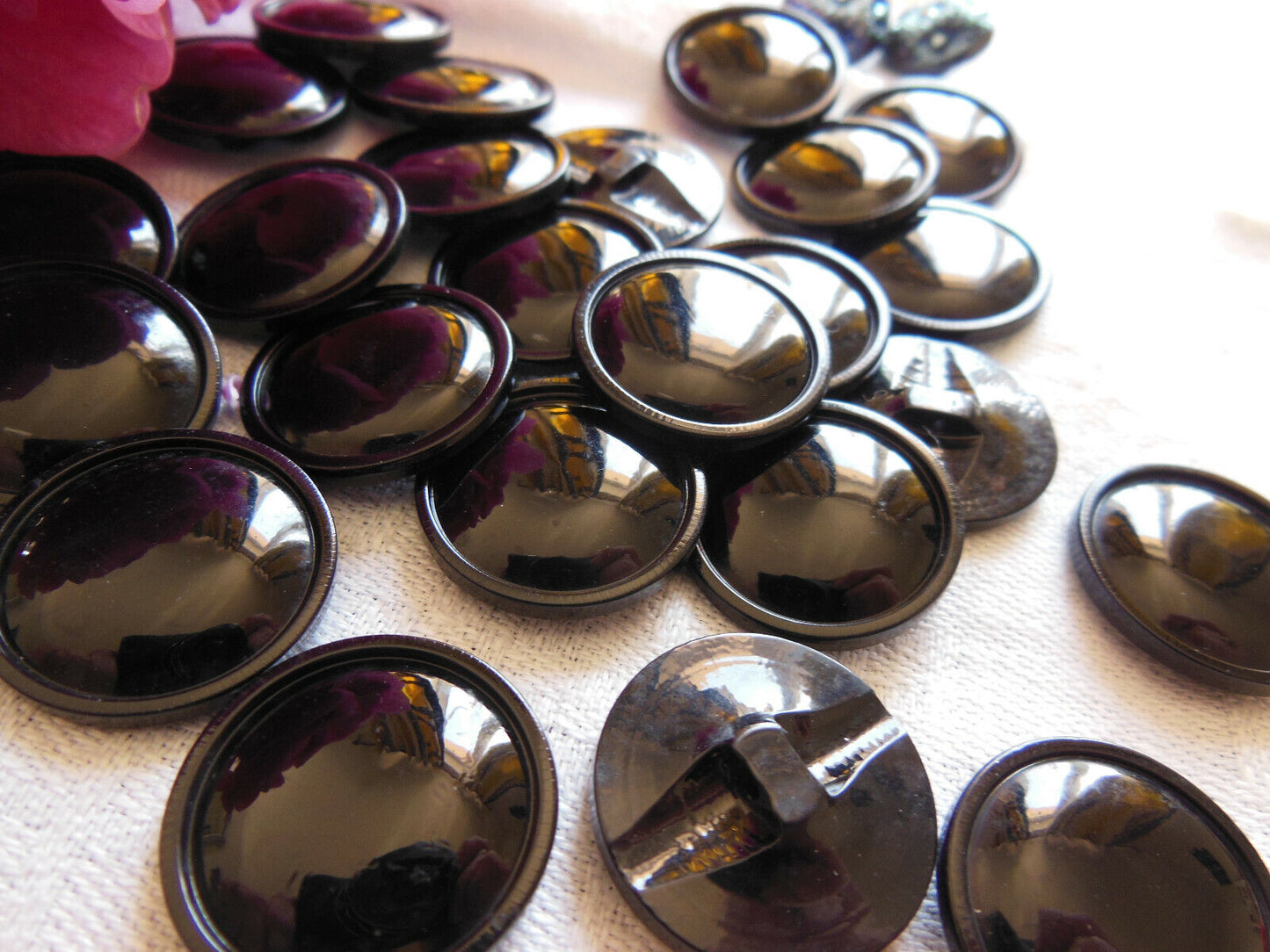 Lot 11 boutons vintage noir lumineux  à pied diamètre 2 cm ref 3526