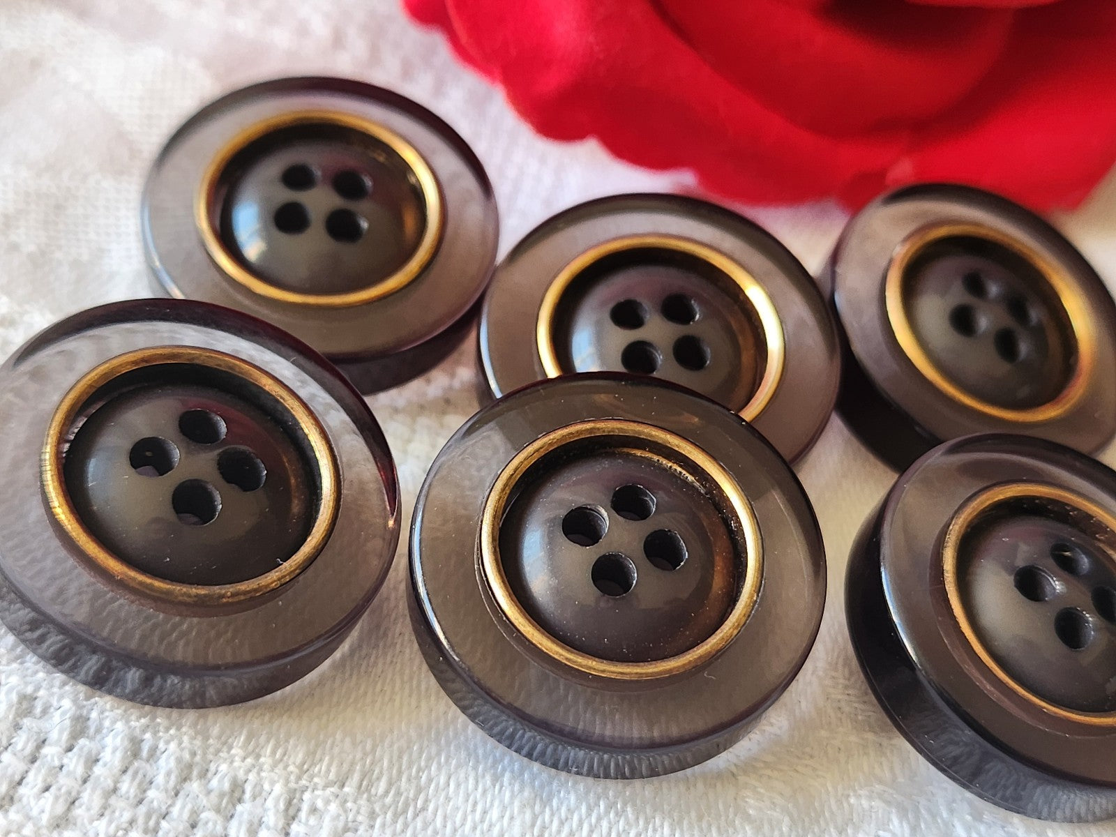 Lot 6 gros boutons vintage gris transparent à pied doré 2,5 cm ref 4981