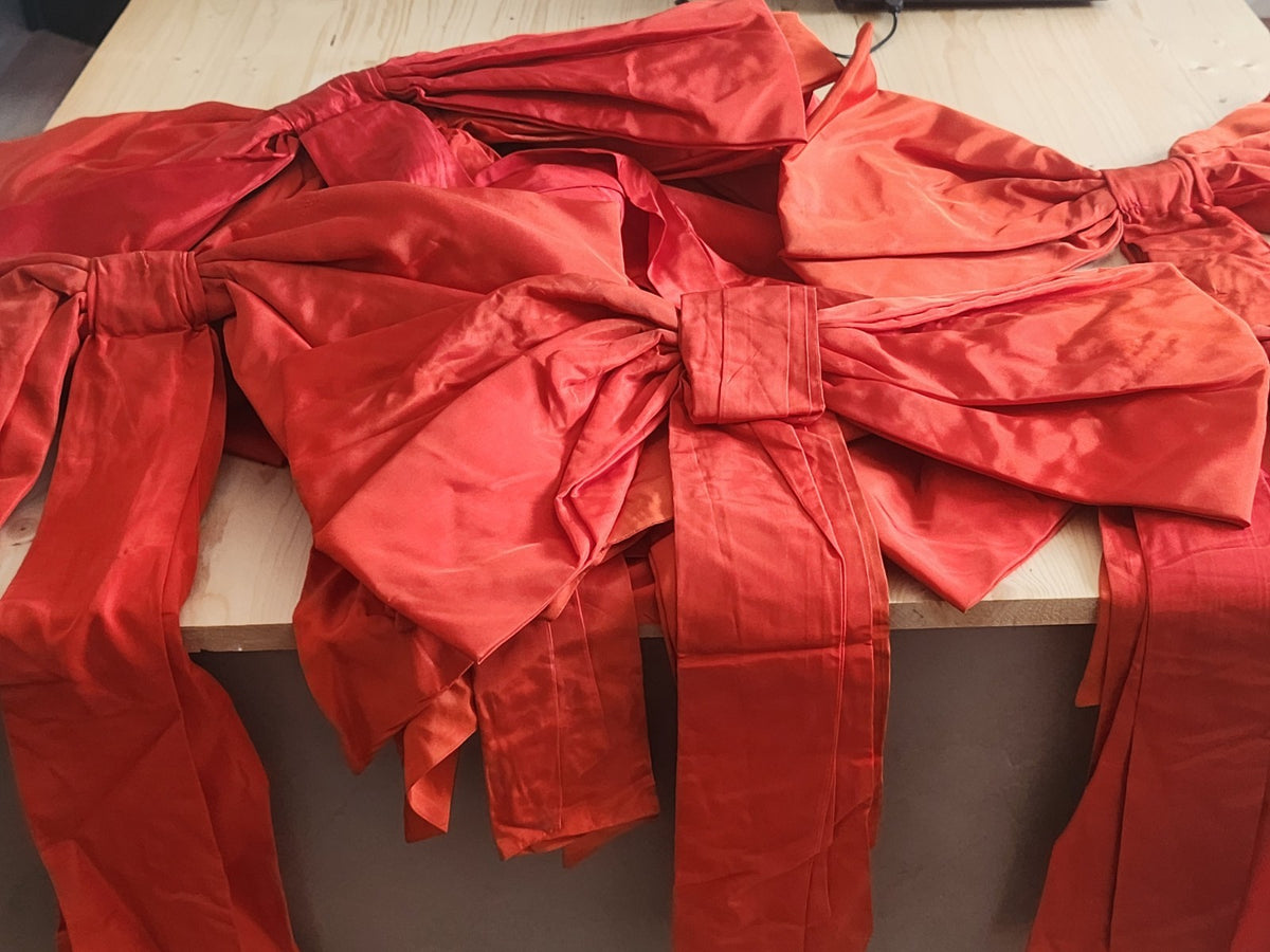 Lot de 12 énormes nœuds anciens déco robe a nettoyer B0