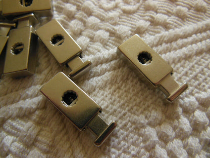 Lot 2 embouts pour cordon en métal argenté stop cordon couture bijoux T17