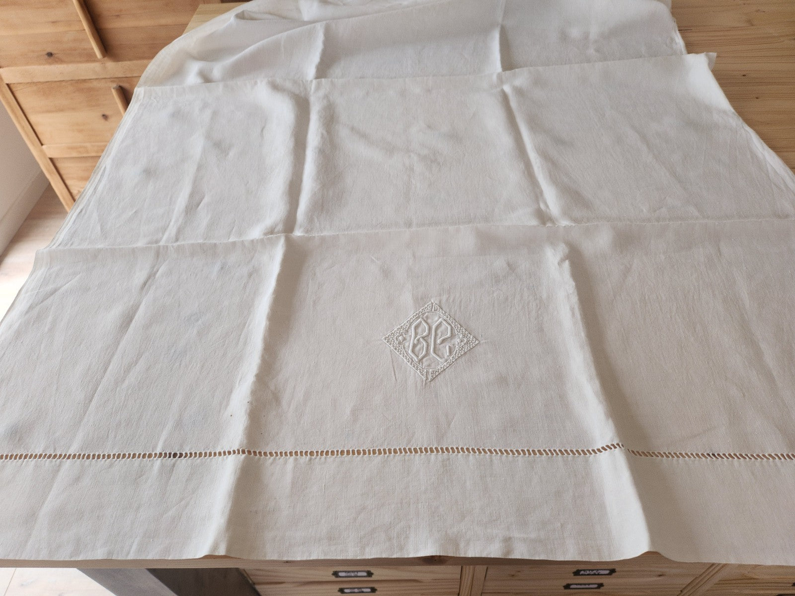 Ancien petit drap  monogramme BC enfant 84 sur 115 cm  B8