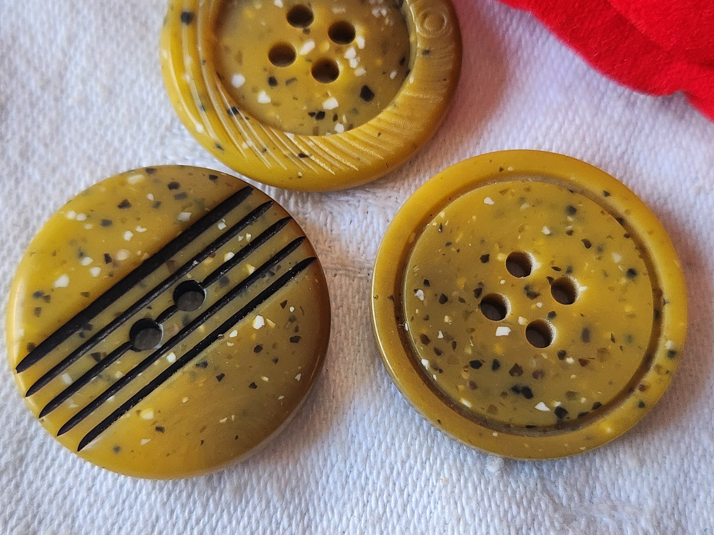 Trio boutons vintage vert moucheté échantillons 2,6 cm ref 2828