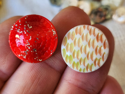Duo boutons anciens en verre vintage rouge blanc vert 1,7 et 1,8 cm G18A