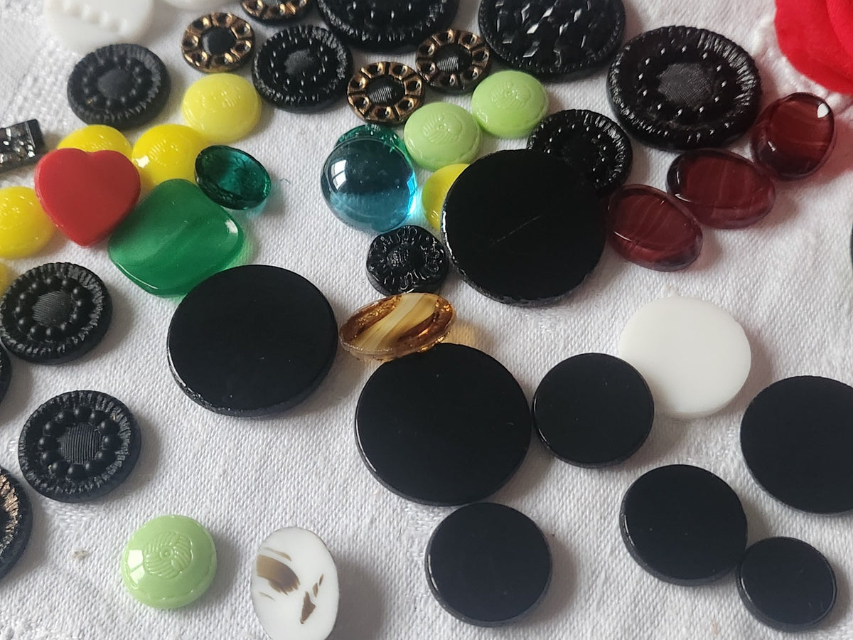 Lot 50 cabochons anciens en verre vintage panaché N°1