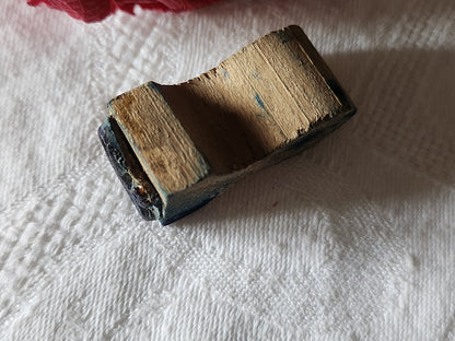 Tampon ancien monogramme G  broderie feston collection couture mercerie