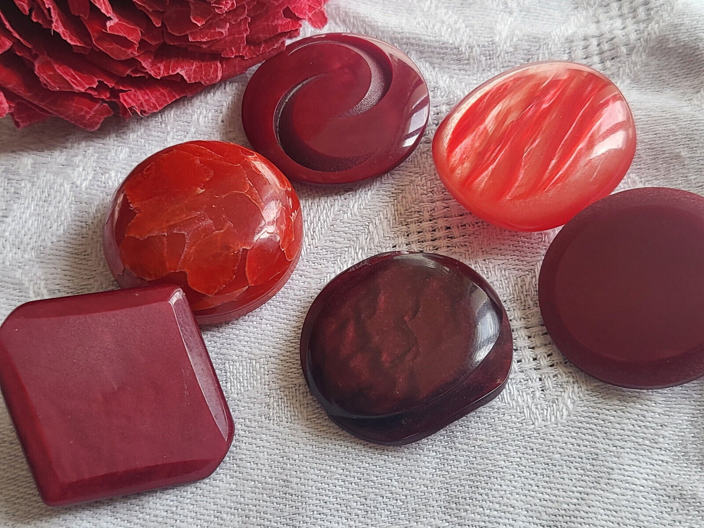 Lot 6 gros boutons vintage rouge  panaché pied 2,5/2,6  cm ref 5468