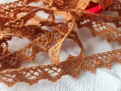 Dentelle vintage marron ocre coton  5 métres sur 1,3 cm A3