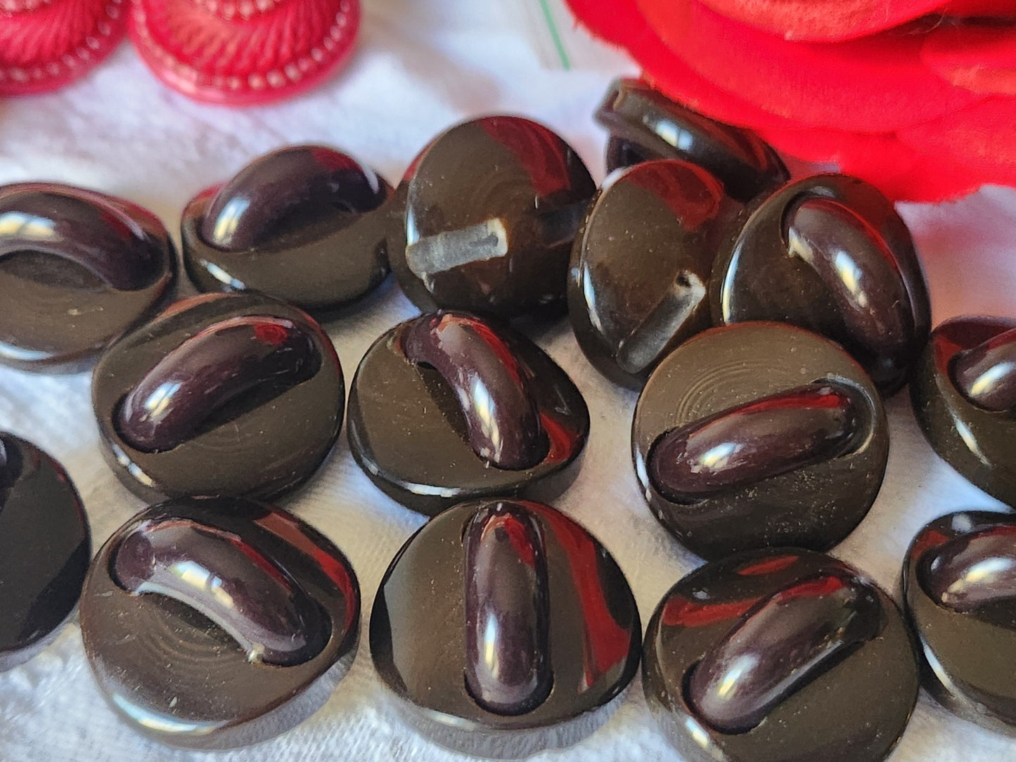 Lot  6 superbes boutons vintage marron à anse pied 2,2 cm ref 3918