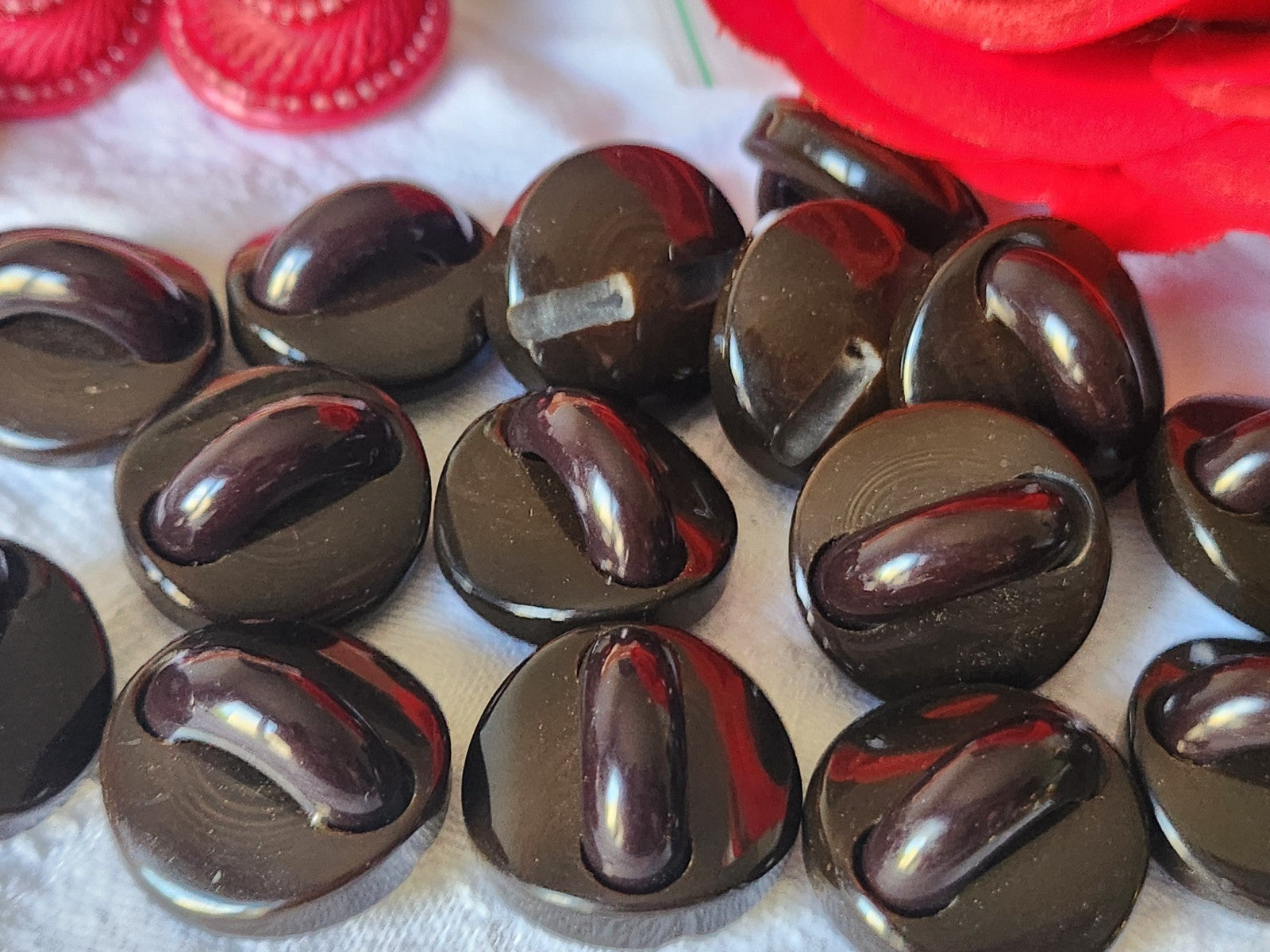 Lot  6 superbes boutons vintage marron à anse pied 2,2 cm ref 3918