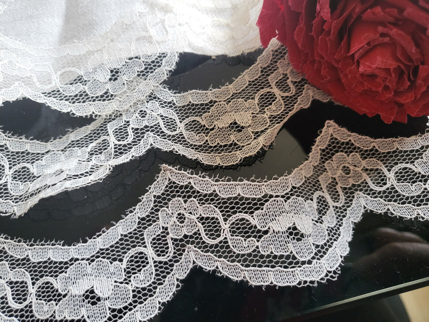 Dentelle vintage  en nylon 3 mètres 70 zigzag T15-34