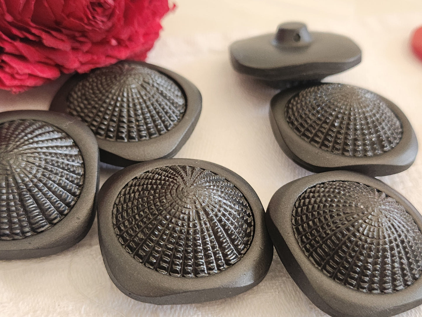 Lot 5 imposants boutons vintage gris pied haut 2,8 cm ref 147