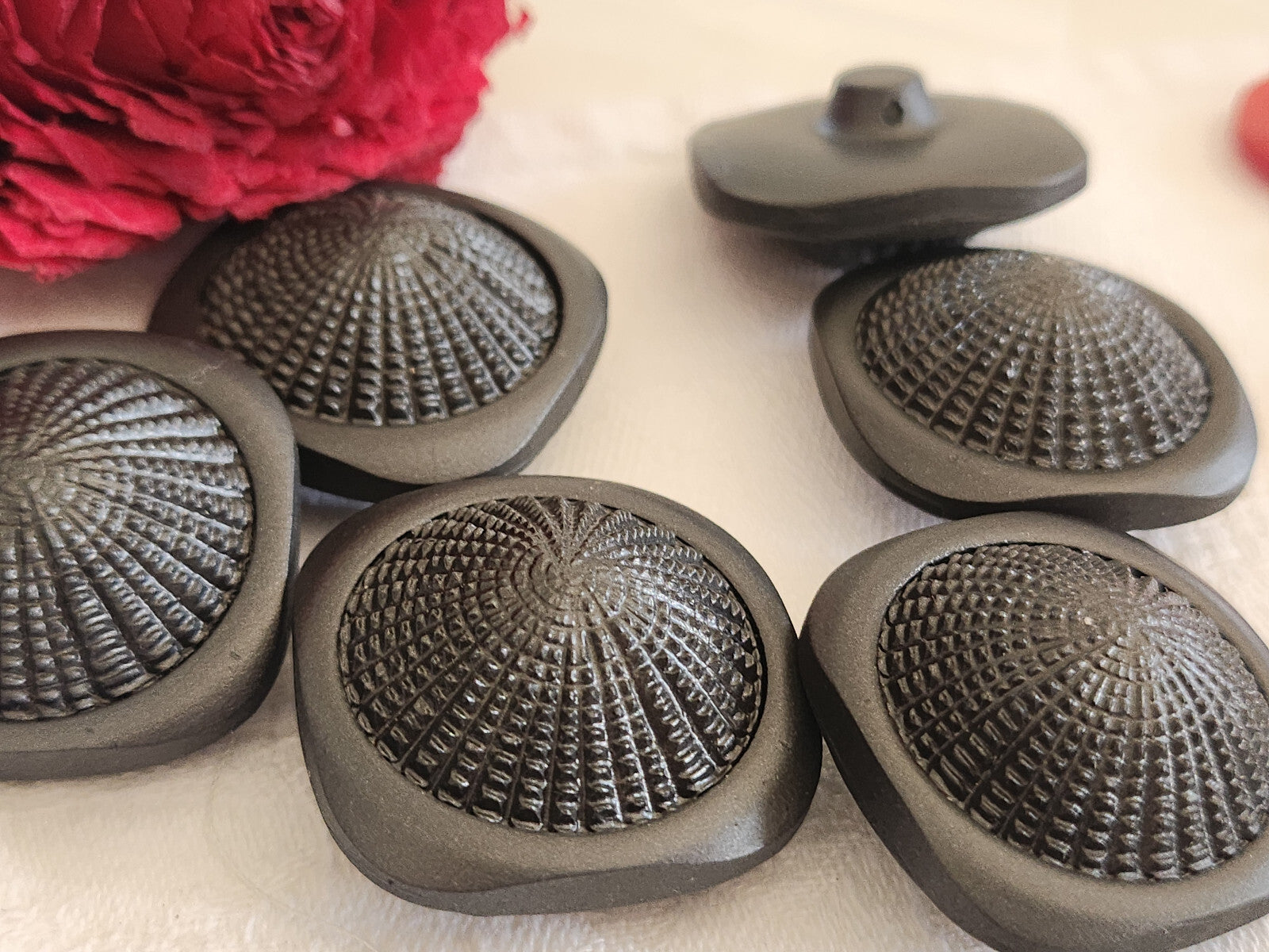 Lot 5 imposants boutons vintage gris pied haut 2,8 cm ref 147