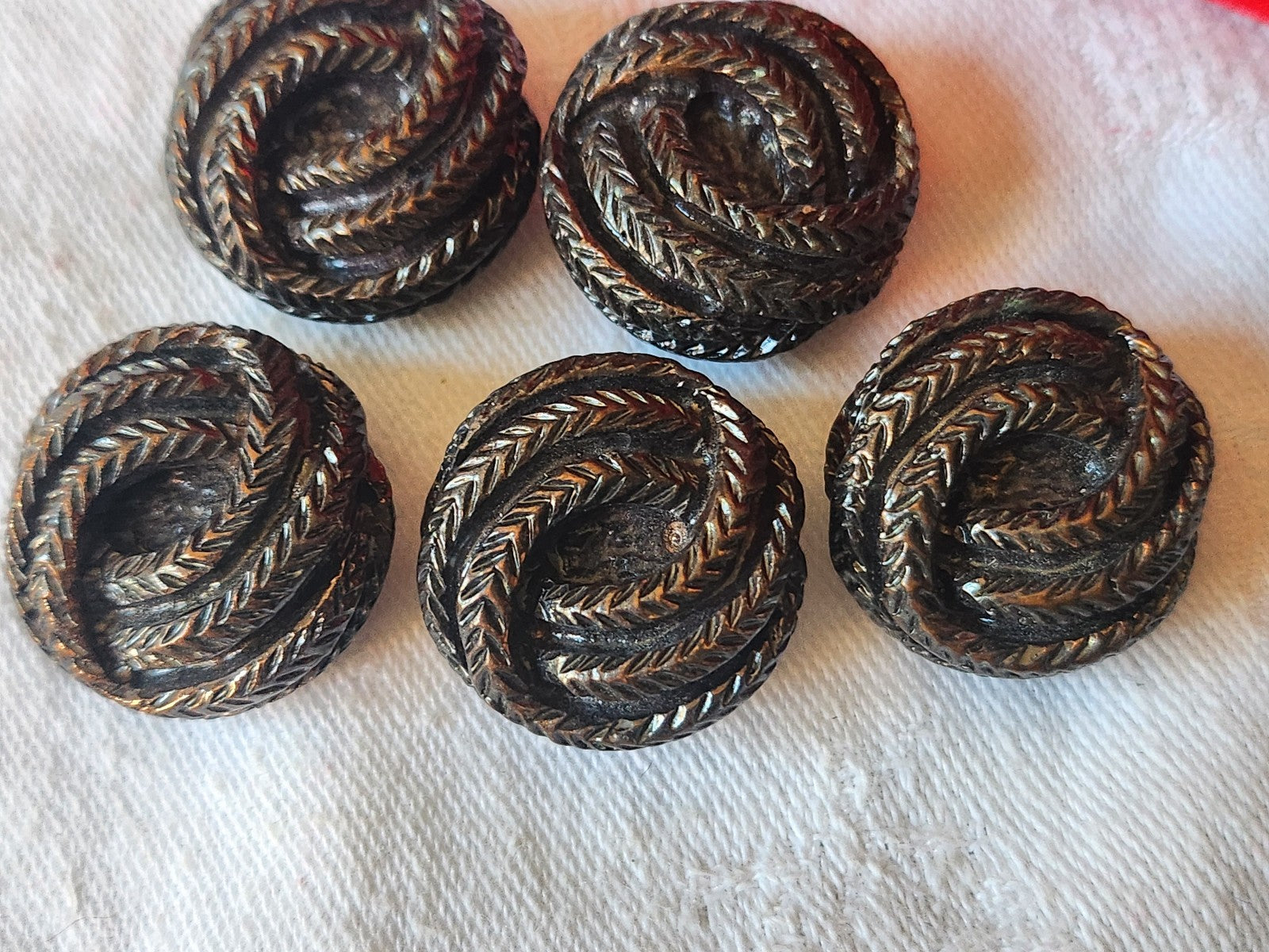 Lot 5 volumineux boutons vintage resine pied 2,2 cm ref 2584