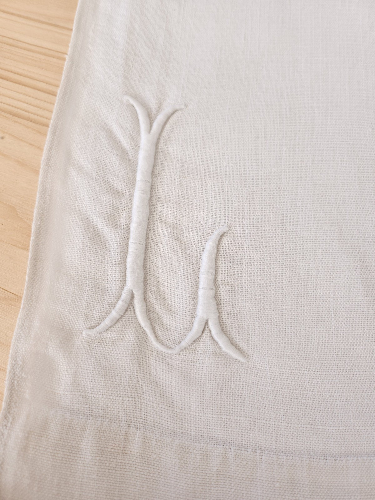 Ancien coupon   gros monogramme L tissu  toile ancienne 75 cm sur 103 cm  B5