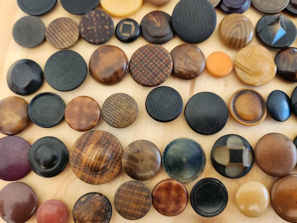 Lot 100 boutons anciens en corozo à pied 1 cm à 2 cm N°2 T10
